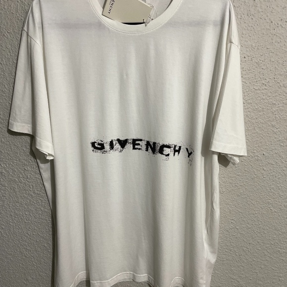 Givenchy - Picture 1 of 3